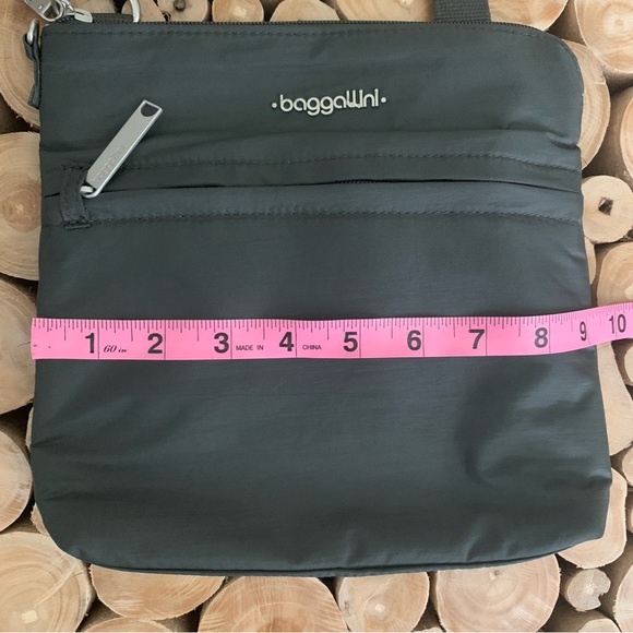 NWOT Baggallini Crossbody Bag - Picture 9 of 10